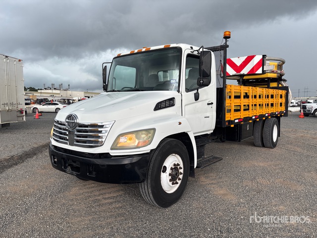 2006 Hino 268 4x2 Attenuator Truck