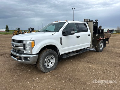 2017 Ford F-350 XLT 4x4 Crew Cab Flatbed Truck
