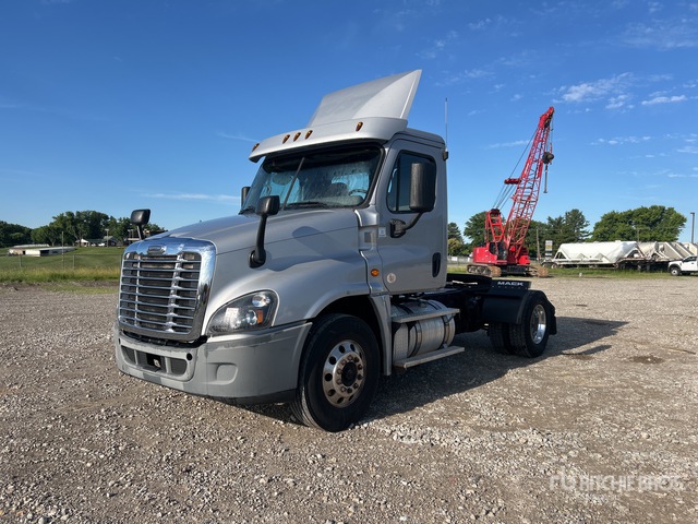 2018 Freightliner Cascadia 125 4x2 S/A Day Cab Truck Tractor