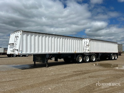 1999 Doepker Tri/A Super B-Train Lead Grain Trailer
