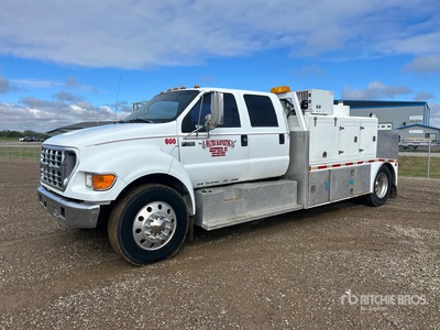 2000 Ford F-750 4x2 Crew Cab Service Truck