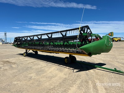 2015 John Deere 635D 35 ft Draper Combine Header