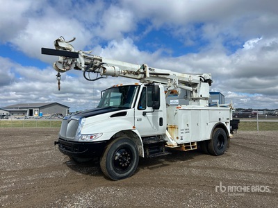 Altec D845ATR on 2005 International 4300 4x2 Digger Derrick Truck