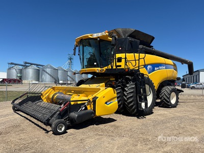 2010 New Holland CX8080 Mietitrebbia
