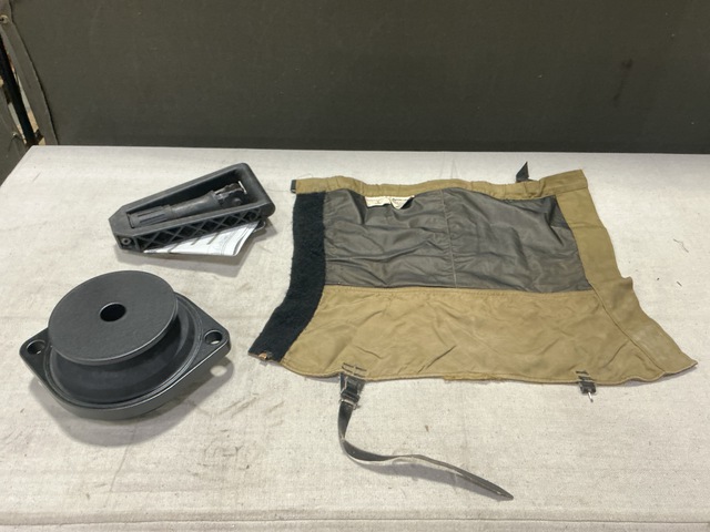 (4) Weapon System Resilient Mounts, (18) Pairs of Gaiters & Assorted Items (4) Weapon System Resilient Mounts, (18) Pairs of Gaiters & Assorted Items