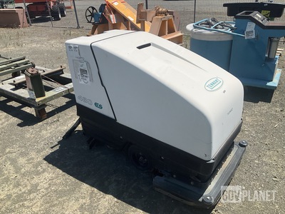 Tennant ES 480 Walk-Behind Floor Scrubber