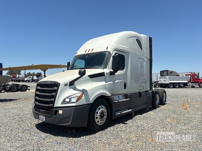 2019 Freightliner CASCADIA 126 6X 6x4 T/A Sleeper Truck Tractor