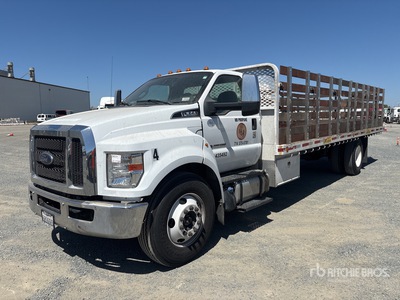 2022 Ford F-650 4x2 Flatbed Truck