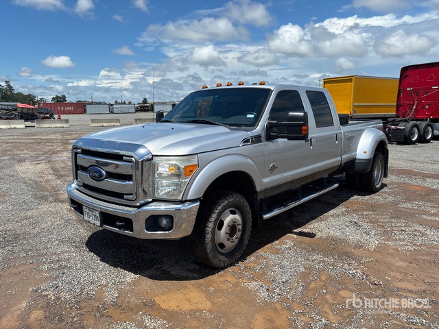 2015 Ford F-350 Lariat 4x4 Crew Cab Pickup