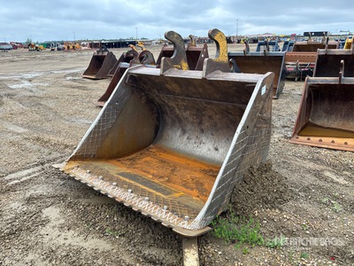 Brandt 74 in Q/C Cleanup Excavator Bucket - Fits John Deere 350G LC