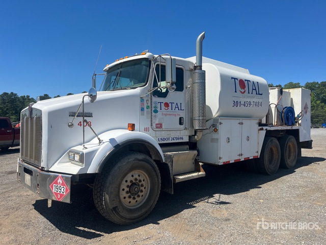 2004 Kenworth T800 2000 gal 6x4 Fuel and Lube Truck
