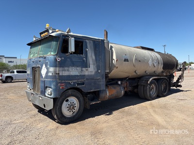 1979 Bearcat 4500 gal on 1973 Peterbilt 352A 6x4 Sleeper Camión distribuidor de asfalto