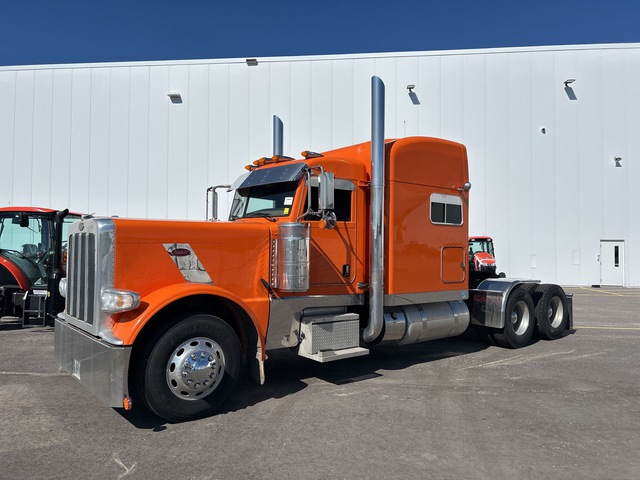 2022 Peterbilt 389 6x4 T/A Sleeper Truck Tractor