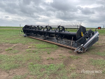 MacDon 973 25 ft Draper Combine Header