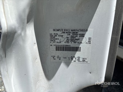 2005 Ford F-350 4x2 Extended Cab Utility Truck