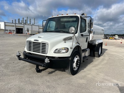 2019 Freightliner M2 106 2000 gal 4x2 Camion cisterna de agua