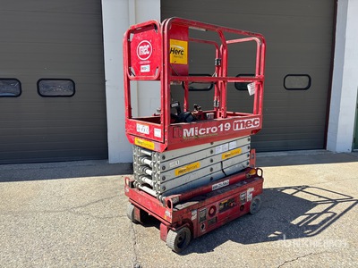 2019 MEC Micro 19 Electric Scissor Lift