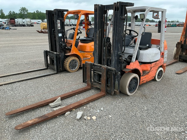2001 Toyota 7FGCU30 5620 lb Cushion Tire Forklift