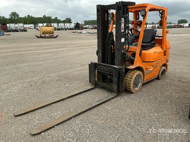 2006 Toyota 7FGCU30 5620 lb Cushion Tire Forklift