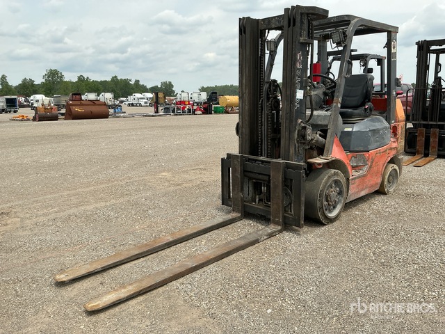 2006 Toyota 7FGCU30 5620 lb Cushion Tire Forklift