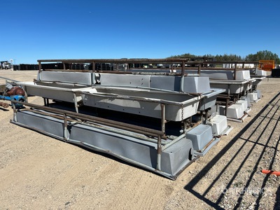 Quantity of (17) 16 ft x 3 ft 家畜用フィーダー