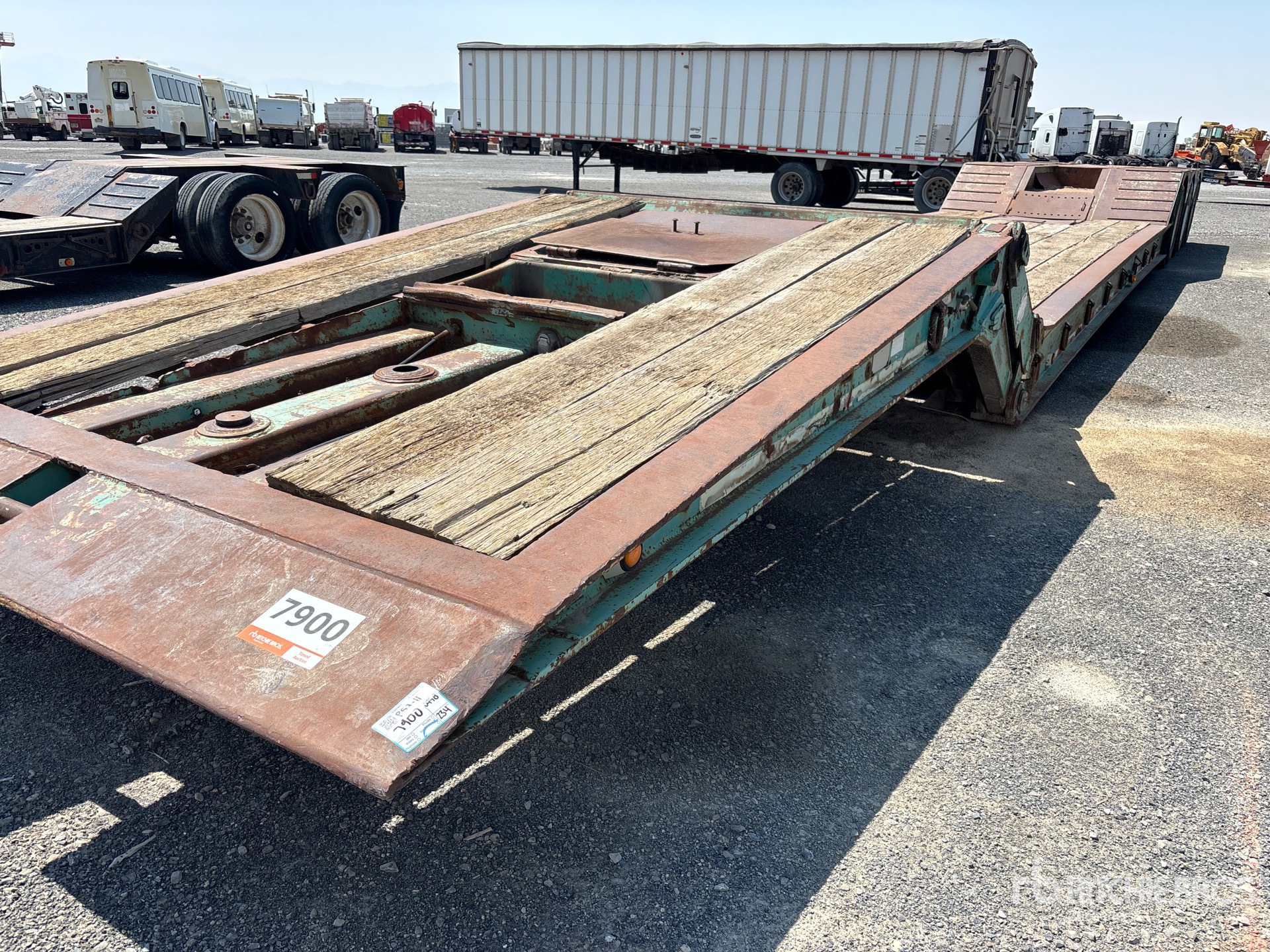 1997 Load King 403 DFP 24680 lb Tri/A Lowboy Trailer