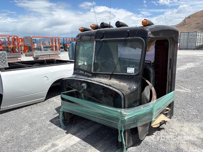 Quantity of Parts to fit - Peterbilt 359 قطع غيار الشاحنات
