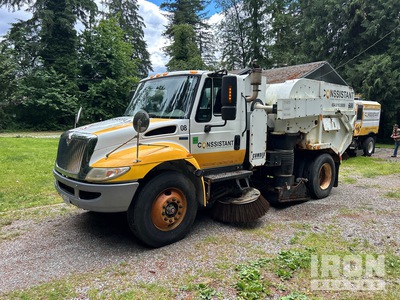 Tymco 600 Air Sweeper on 2015 International DuraStar 4300 كانسة شوارع