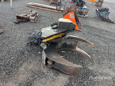 Timberjack 330B Saw Grapple