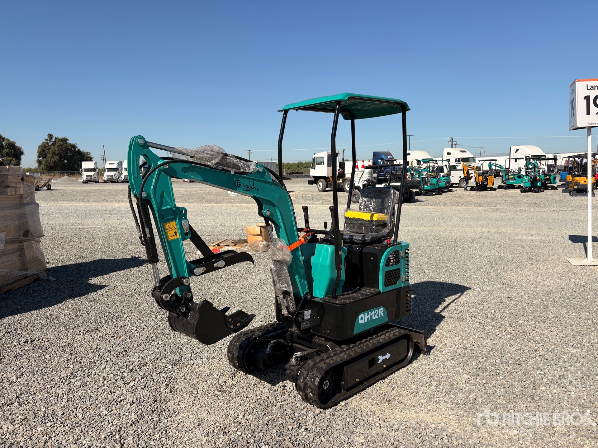 2026 CFG QH12R Mini Excavator (Unused)