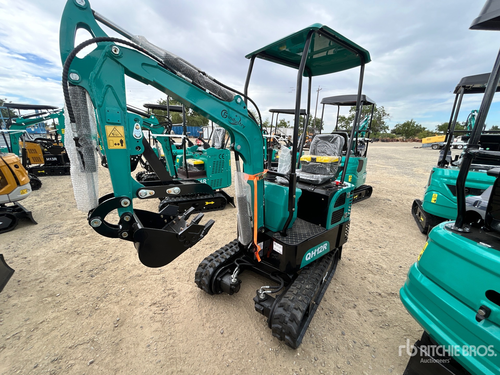 2026 CFG QH12R Mini Excavator (Unused)