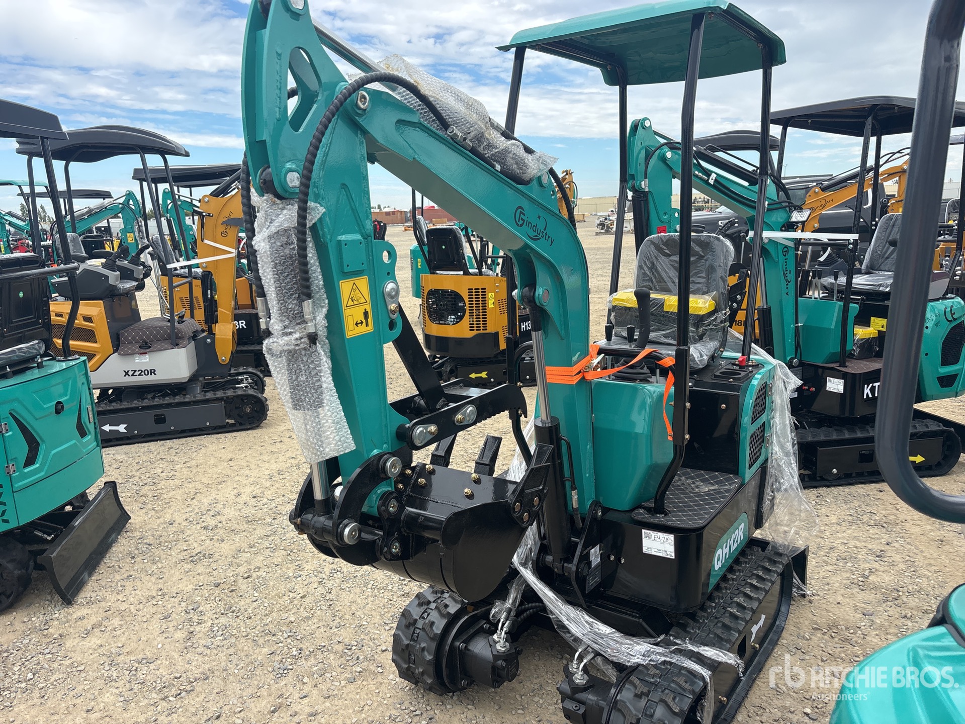2026 CFG QH12R Mini Excavator (Unused)