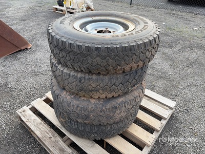 Quantity of (4) 225/95R16C Reifen