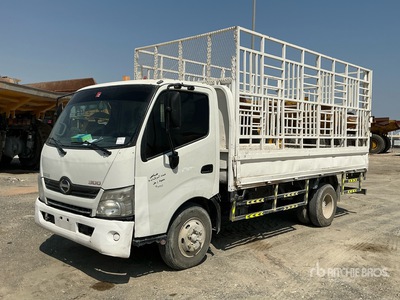 2017 Hino 300 4x2 Flatbed Truck