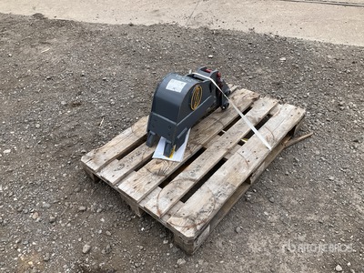 Strickland 200 mm Excavator Hitch and Bucket Varios, accesorio para excavadora - Fits Takeuchi TB210 (Unused)