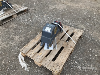 Strickland 200 mm Excavator Hitch and Bucket Varios, accesorio para excavadora - Fits Takeuchi TB210 (Unused)