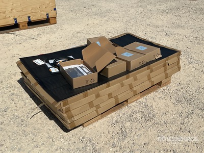Quantity of (5) Vida10 Solar Panels Materiale elettrico (Unused)
