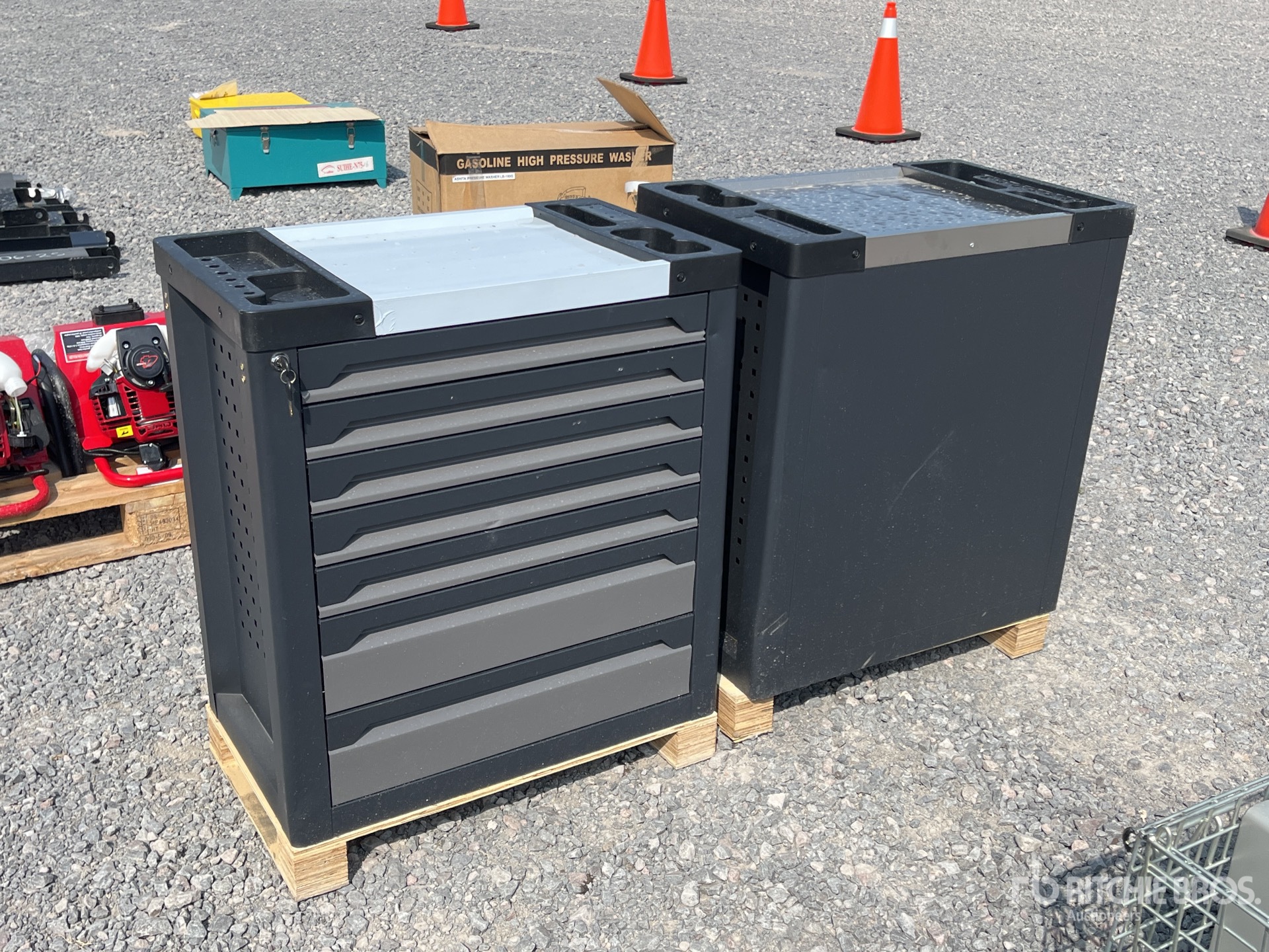 Quantity of (2) 2026 UNI 245PCS Lote de Gabinetes con Herramientas (Sin Usar) / Cabinet with Hand Tools (Unused)
