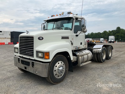 2013 Mack CHU613 Pinnacle 6x4 Cabeza Tractora Cabina Corta