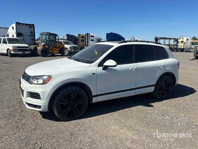 2014 Volkswagen Touareg R Line AWD SUV