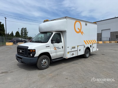 2015 Ford E-450 4x2 شاحنة متعددة الاغراض