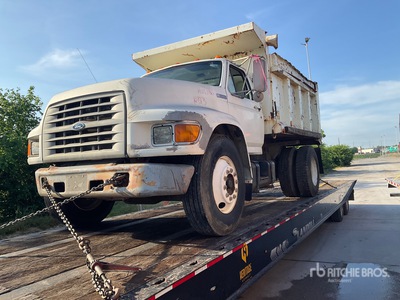 1996 Ford F800 S/A Camión dumper