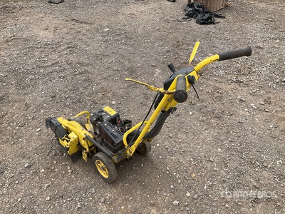 John Deere E35 Edger