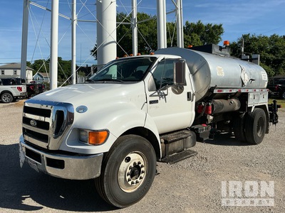 Etnyre Cent II 2000 gal on 2011 Ford F-750 XL 4x2 Asphalt Distributor Truck