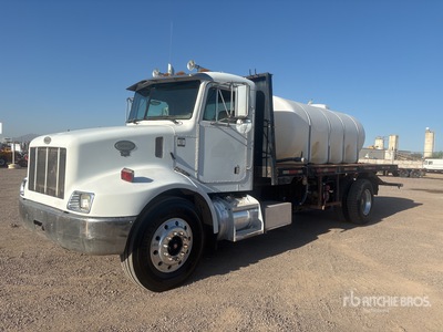 2000 Peterbilt 330 4x2 Camion à Plateau