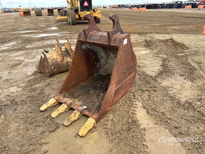 CWS 32 in Q/C Digging Excavator Bucket - Fits WBM 200