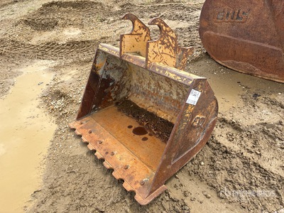 EFI 36 in Q/C Cleanup Excavator Bucket - Fits Case CX 55