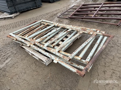 Quantity of (4) 7 ft x 3 ft 7 in Portail pour bétail