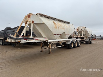 Super B-Train Lead Pneumatic Bulk Trailer