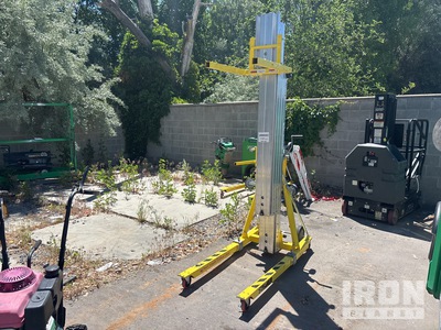 2022 Sumner 2124 Material Hoist